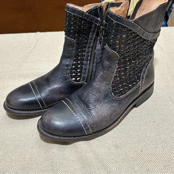Bed Stu Distressed Leather Short / Ankle Boot 9 1/2 - Picture 1 of 9